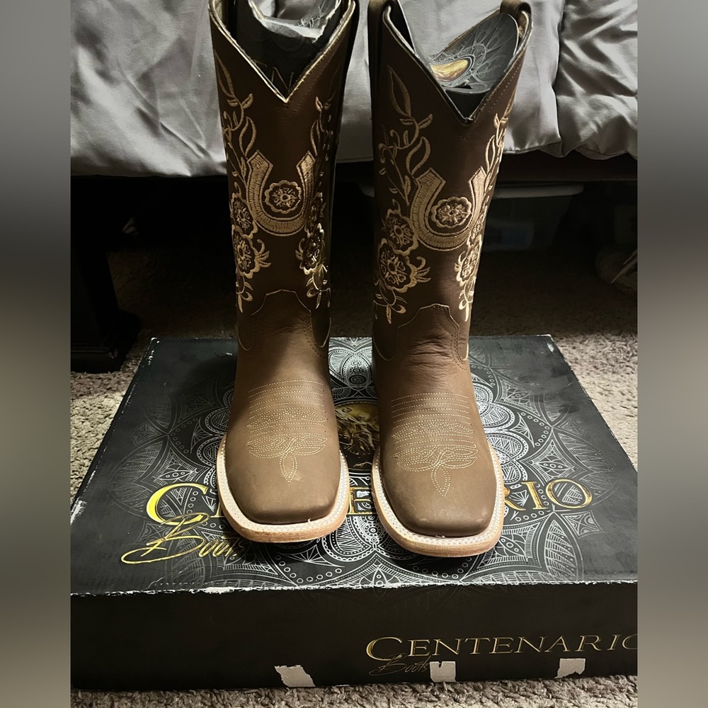 Selling my square toe boots, size 8W. Color brown with flower detail.